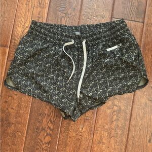 Vuori Athletic Short